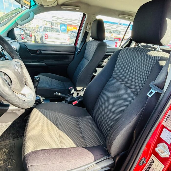 Toyota Hilux D Cab — foto 23 de 39