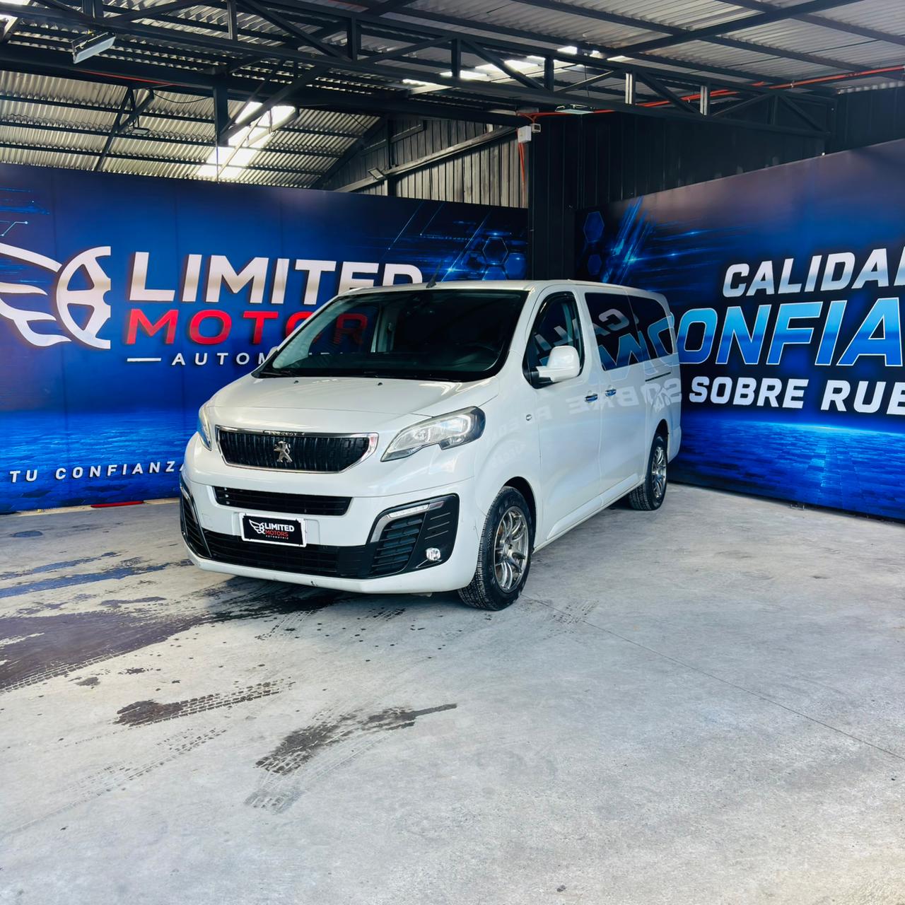 Peugeot Traveller Business — foto 6 de 39
