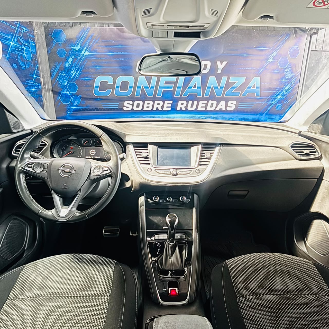 Opel Grandland 1.6 Aut — foto 28 de 39