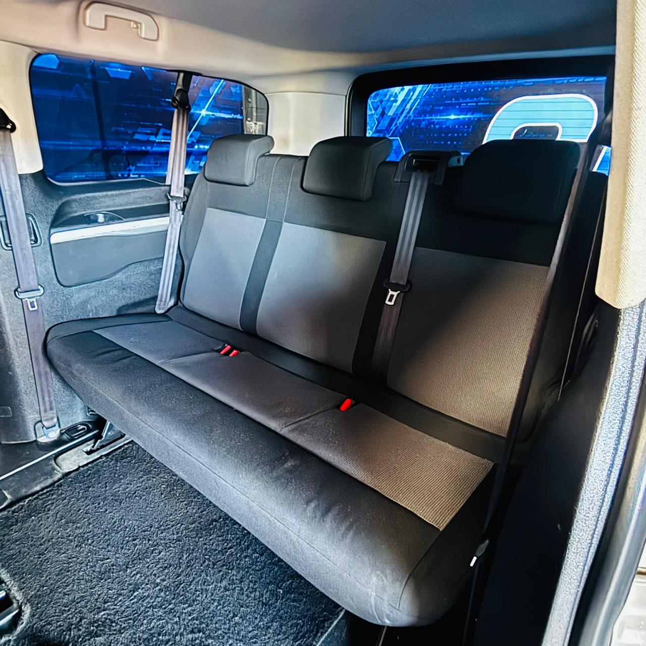 Peugeot Traveller Business — foto 28 de 39