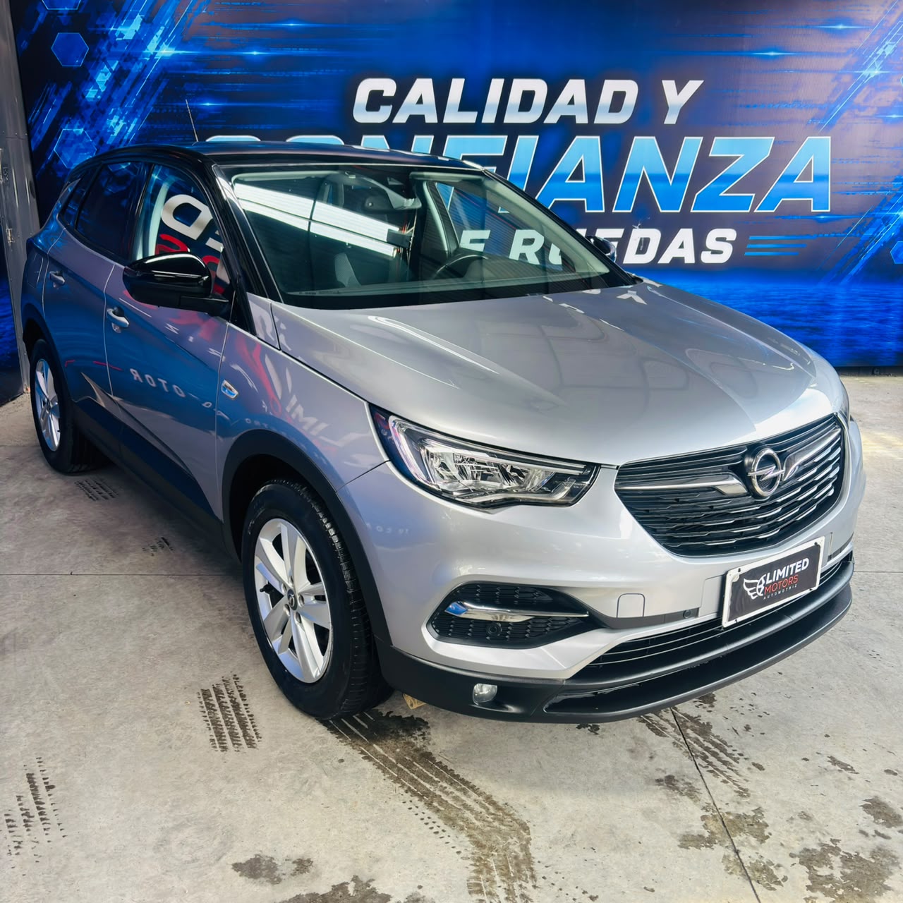 Opel Grandland 1.6 Aut — foto 12 de 39