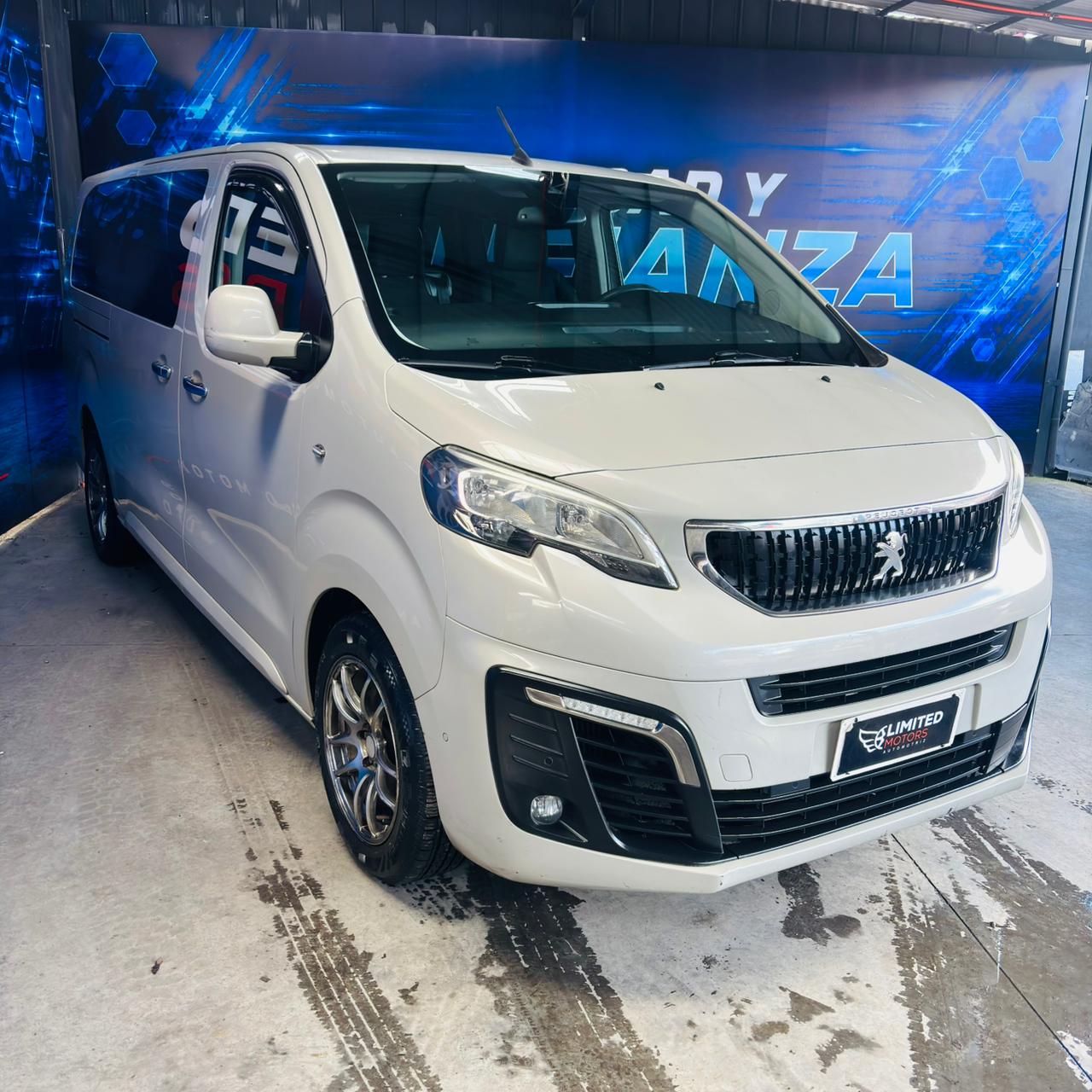 Peugeot Traveller Business — foto 12 de 39