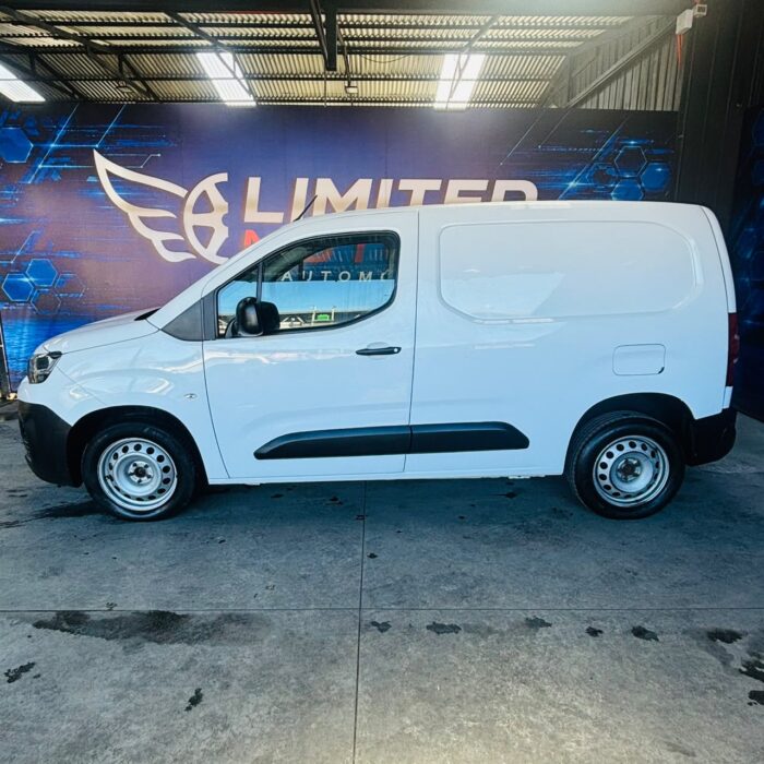 Citroën Berlingo K9 — foto 13 de 39