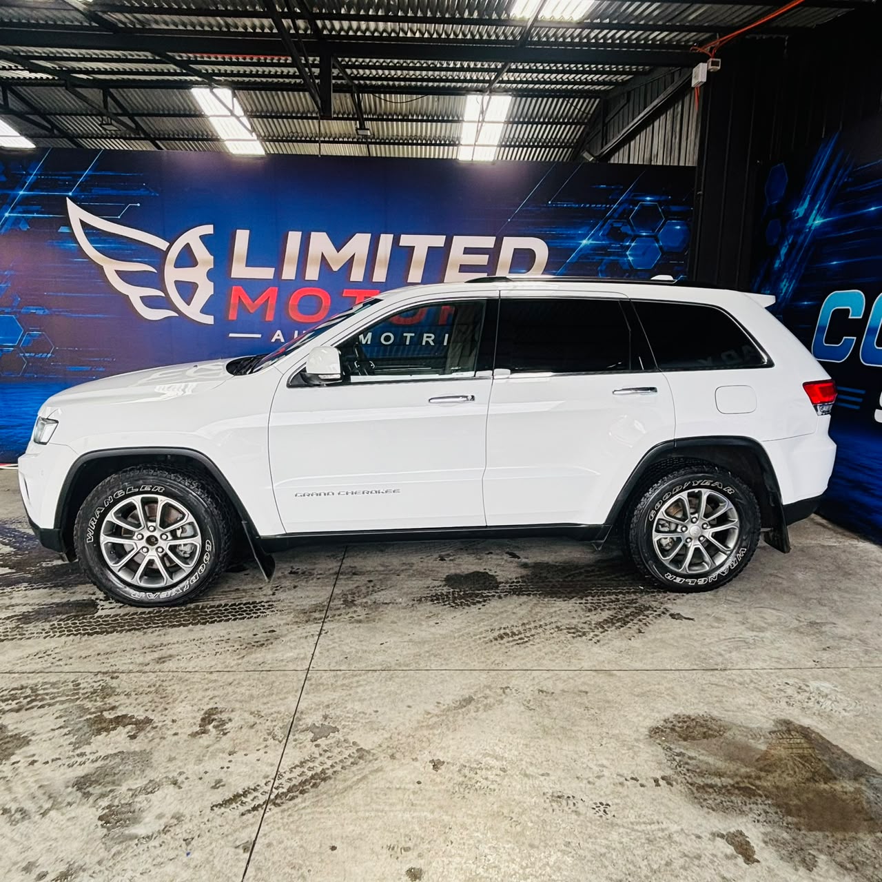 Jeep Grand Cherokee Limited 3.0 Aut — foto 14 de 39