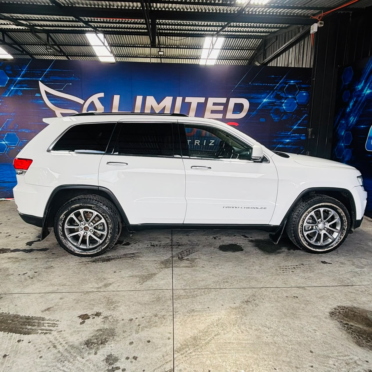 Jeep Grand Cherokee Limited 3.0 Aut — foto 16 de 39