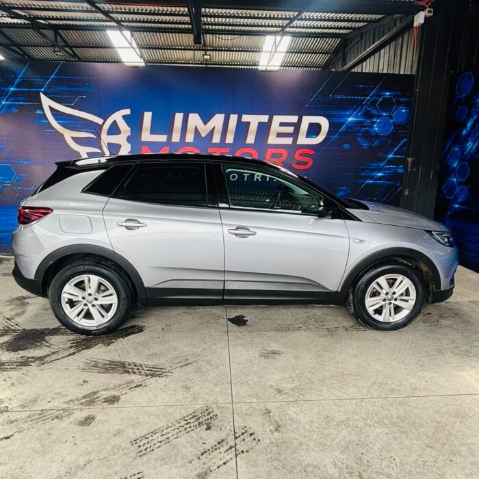 Opel Grandland 1.6 Aut — foto 15 de 39