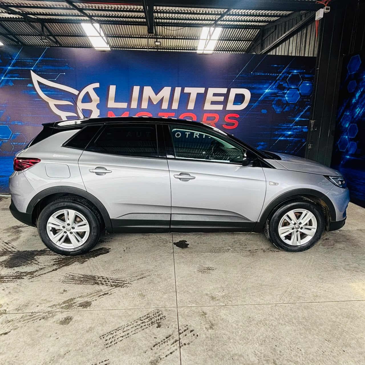 Opel Grandland 1.6 Aut — foto 16 de 39