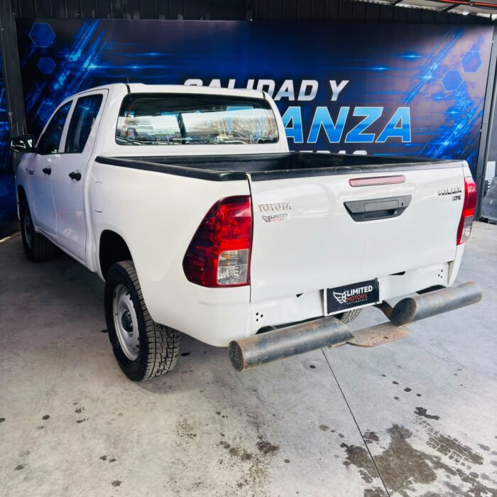 Toyota Hilux Dcab 4X4 4P — foto 17 de 39