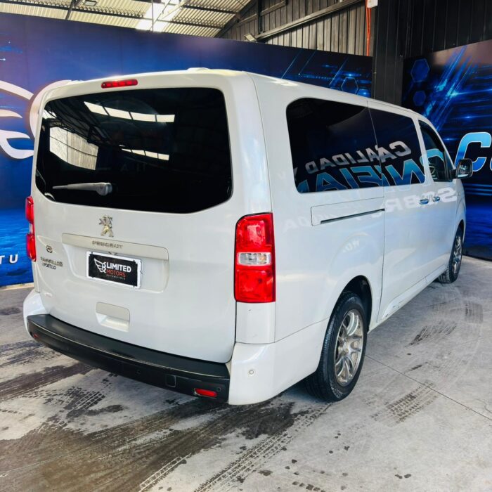 Peugeot Traveller Business — foto 19 de 39