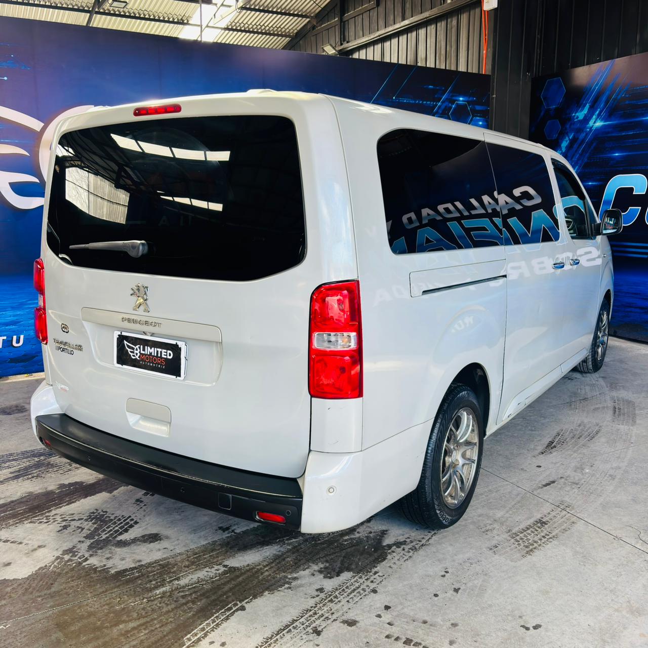 Peugeot Traveller Business — foto 20 de 39
