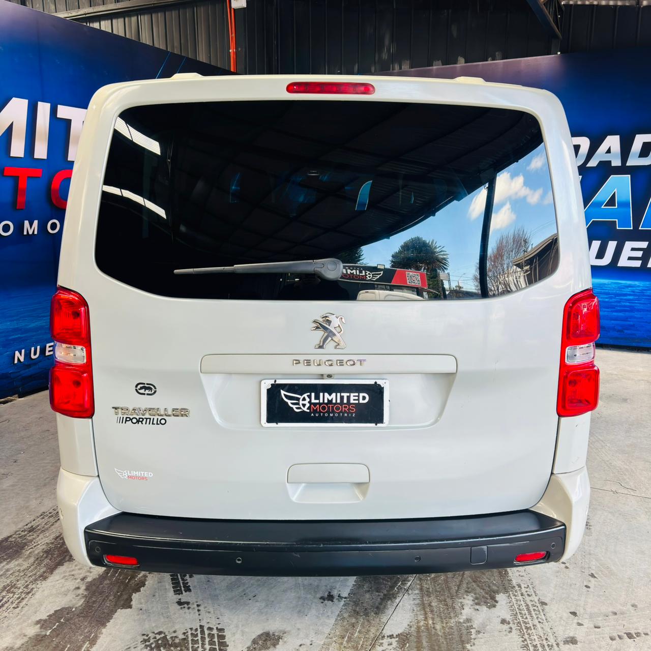 Peugeot Traveller Business — foto 22 de 39