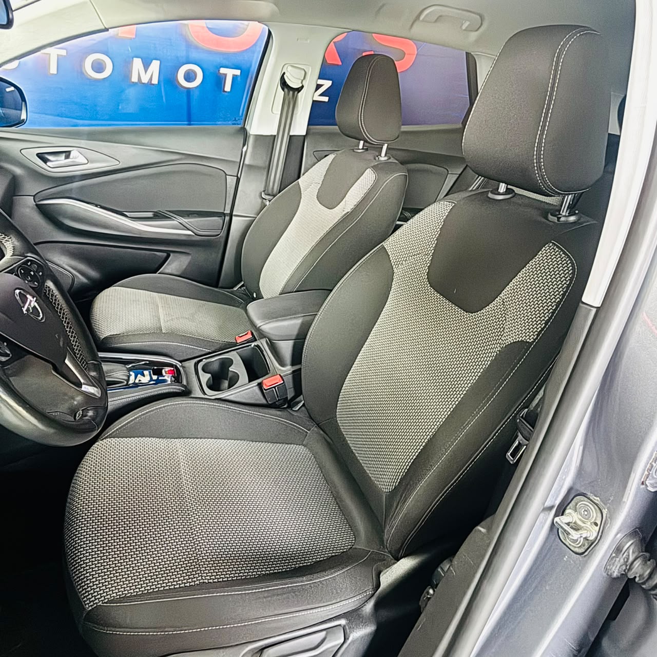 Opel Grandland 1.6 Aut — foto 24 de 39